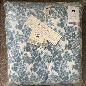 NWT Blue Wildflower Quilt
